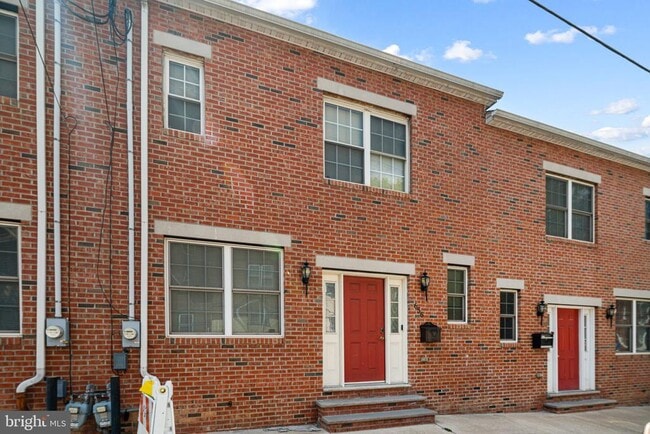 Building Photo - 656 N 8th St