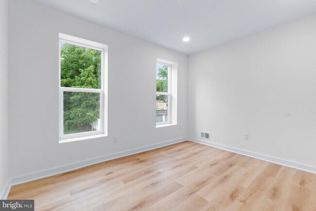 Building Photo - 530 E 38th St