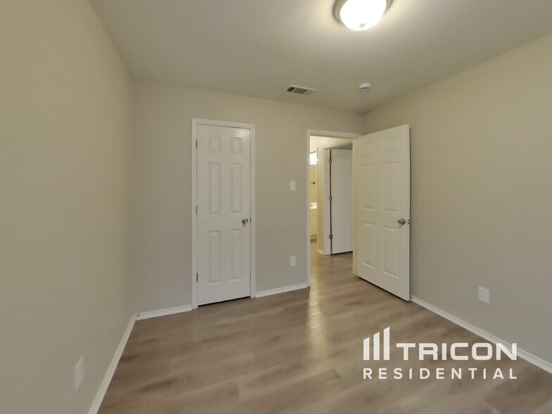 Building Photo - 1505 Nightingale Ct