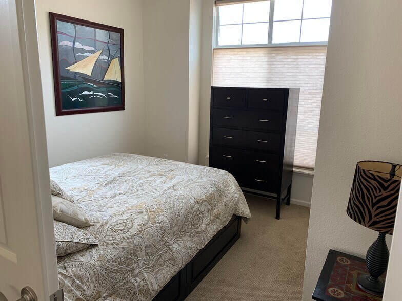 Secondary bedroom - 15102 E Batavia Pl