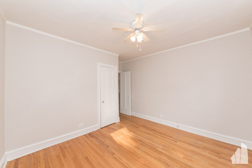 Building Photo - 7440 N Artesian Ave