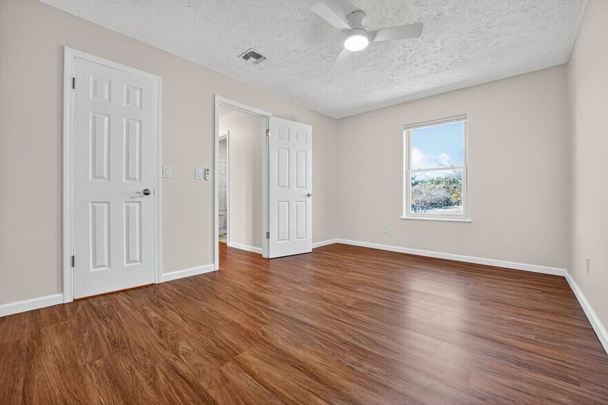 Building Photo - 16200 Round Mountain Rd