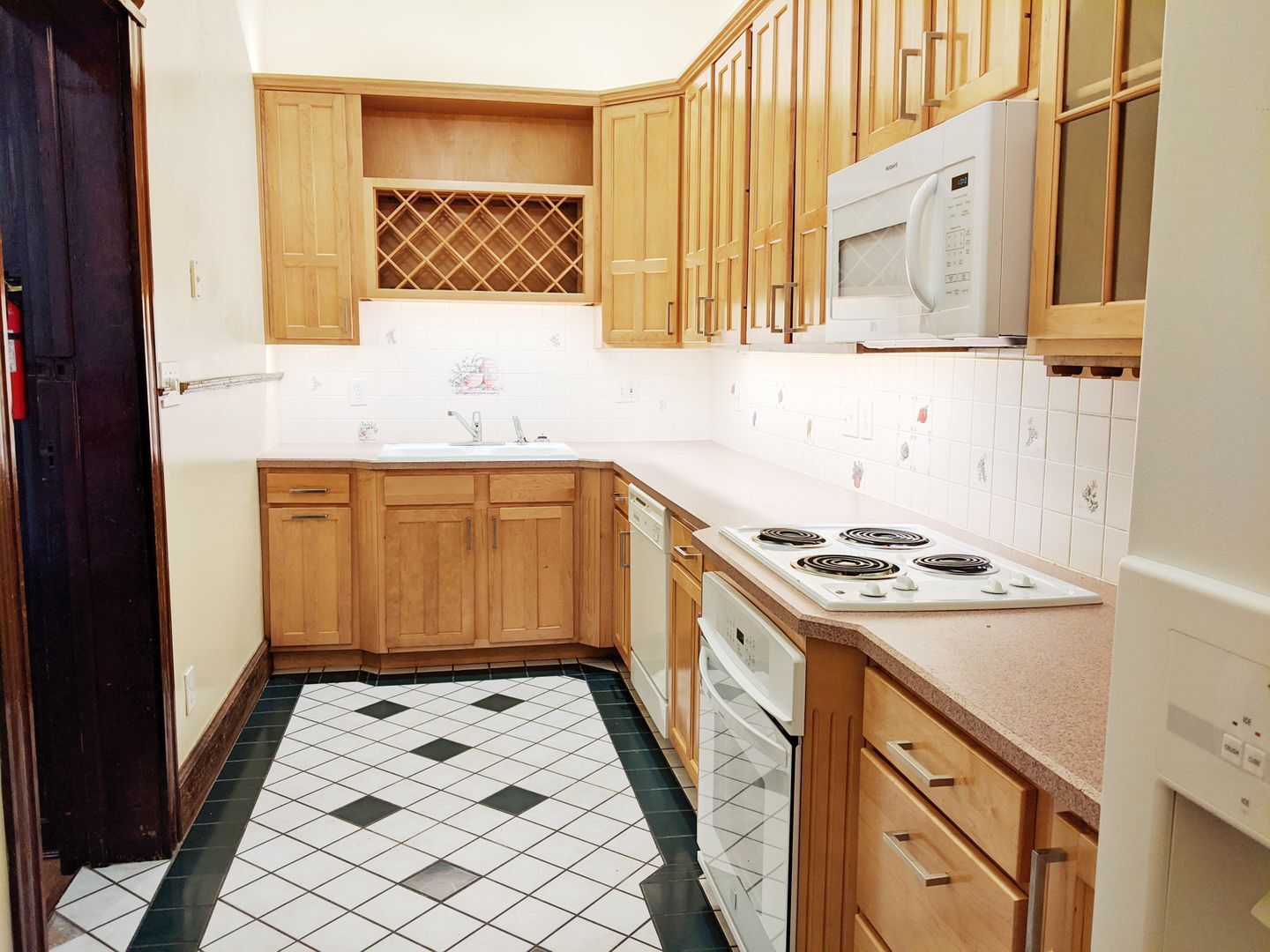 Building Photo - Redmen - Residential