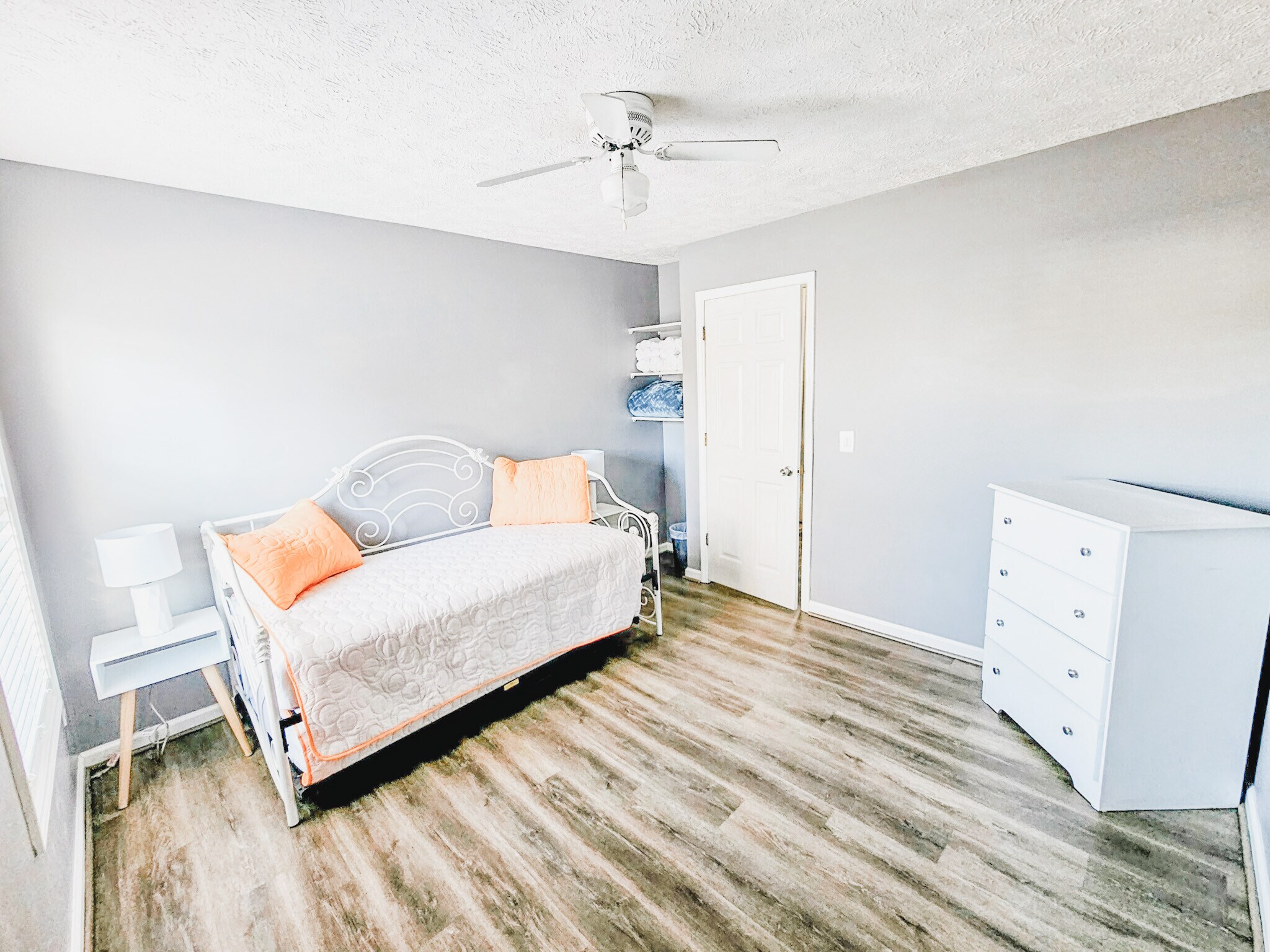 2nd bedroom - extra blanket and towels - 2127 Winter Moss Ln