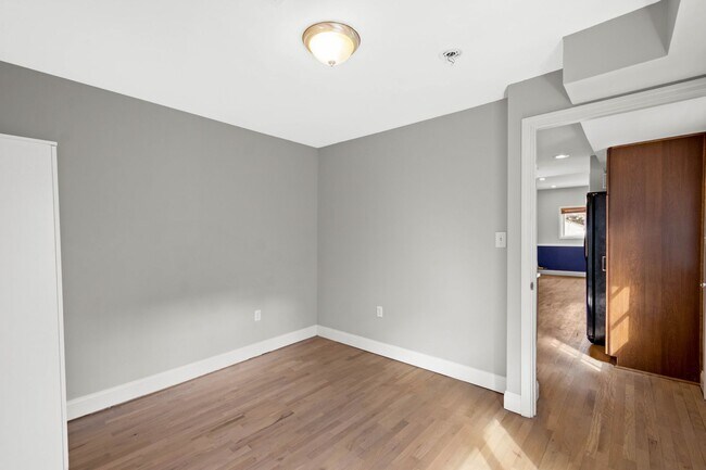 Building Photo - Beautifully Renovated 3 bed, 3 bath Home in the Southside Flats