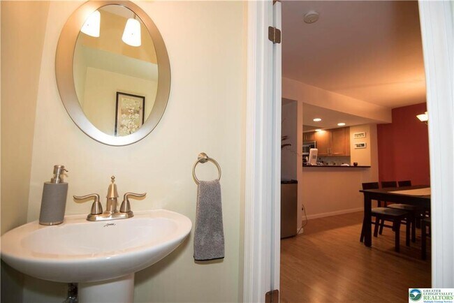 Building Photo - 112 Freedom Ct