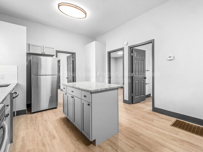 Building Photo - 306 Martin Ave