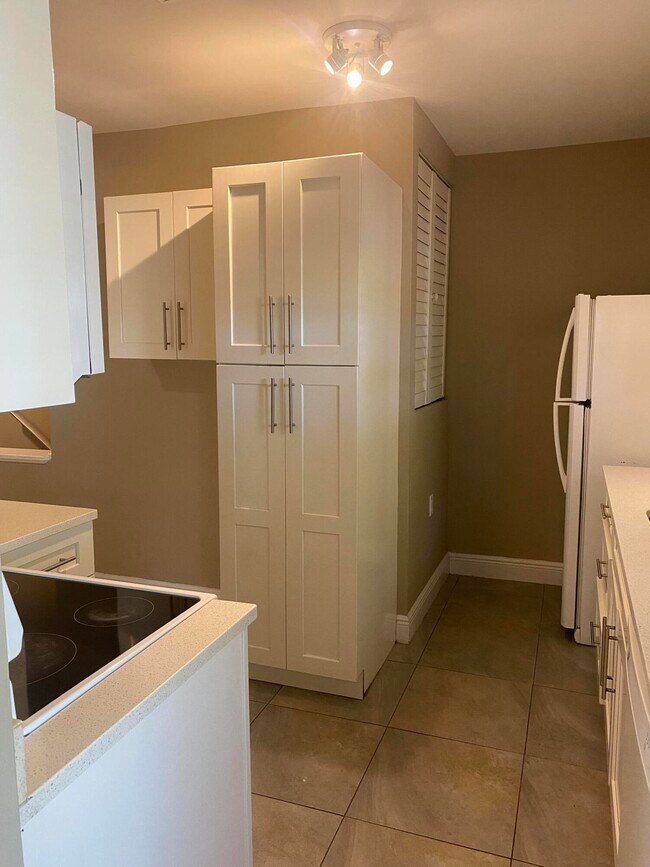 Building Photo - 508 57th St