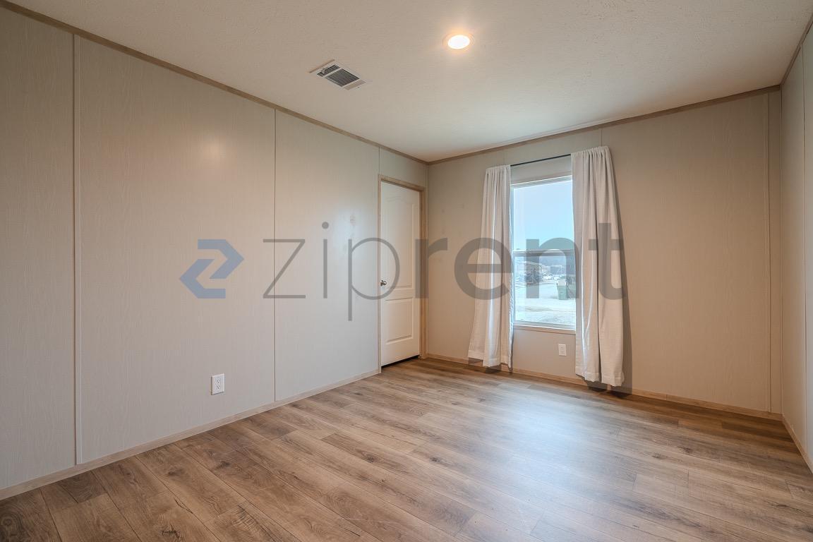 Building Photo - 1202 Longleaf Pne St