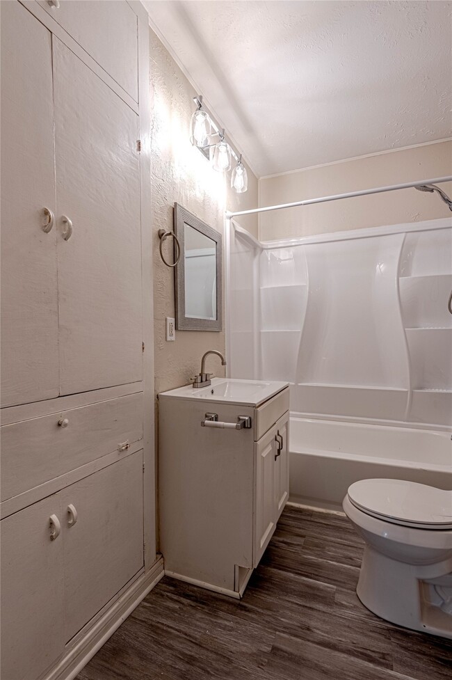 Building Photo - 2538 Sycamore Ave