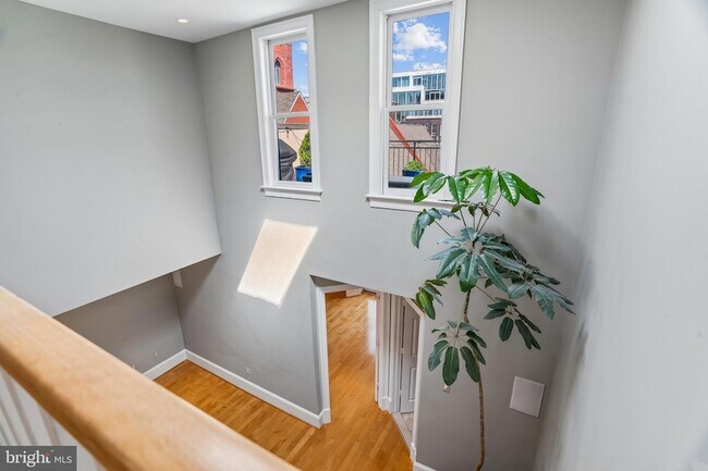 Building Photo - 1343 Q St NW