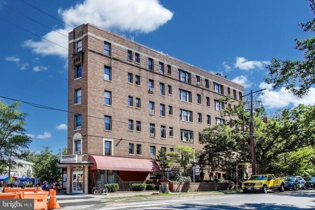 Building Photo - 1365 Kennedy St NW