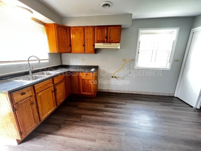 Building Photo - 9252 S Merrill Ave