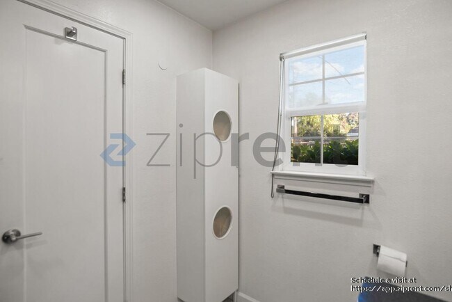 Building Photo - 38440 Farwell Dr