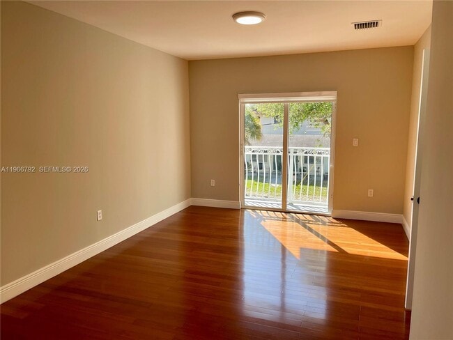 Building Photo - 3191 Ohio St