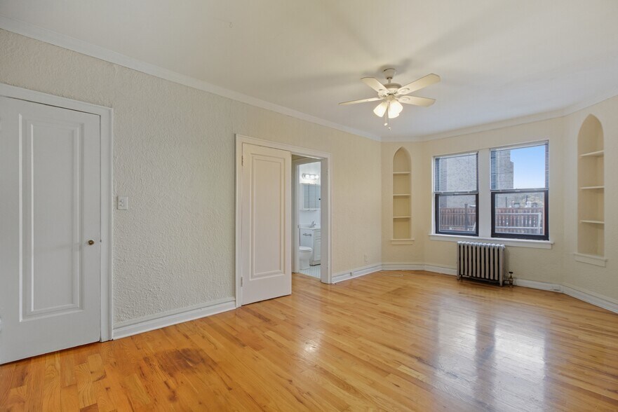 Building Photo - 4827 N Damen Ave