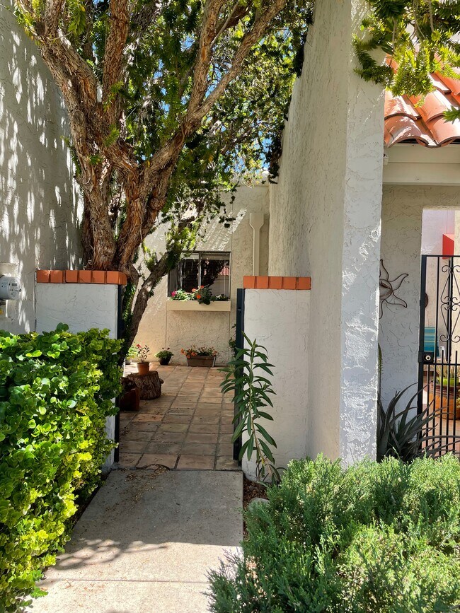 Building Photo - 5143 N 76th Pl