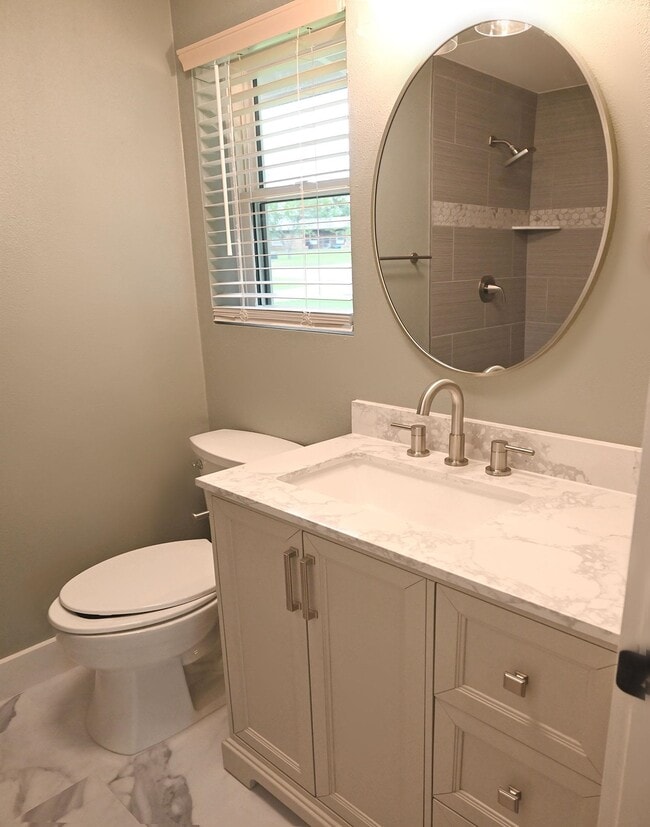 Building Photo - 5204 Bedford St