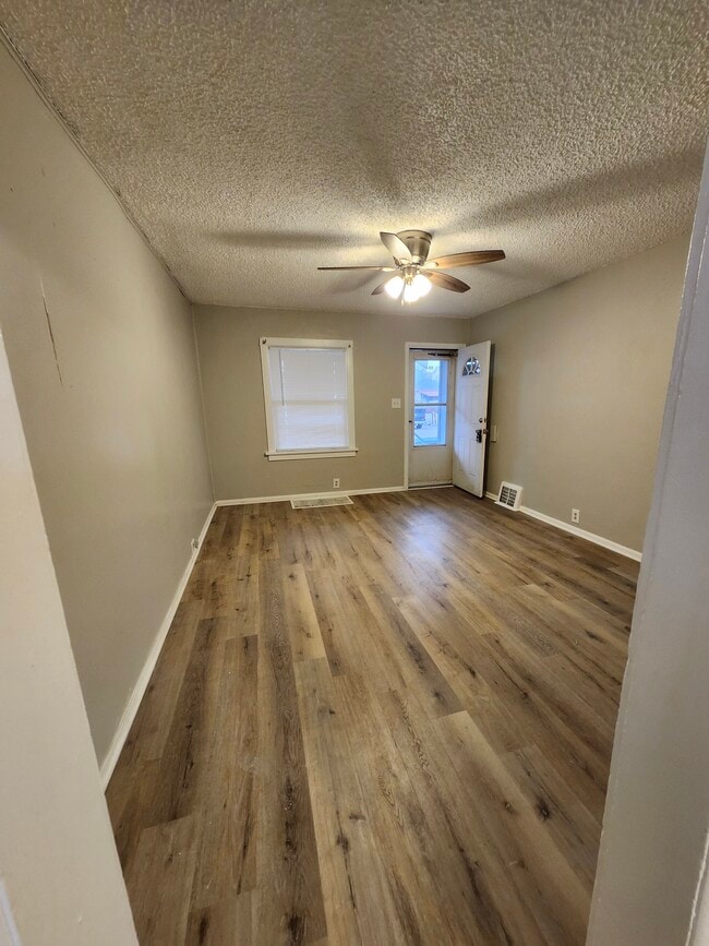 Building Photo - 38 1st St