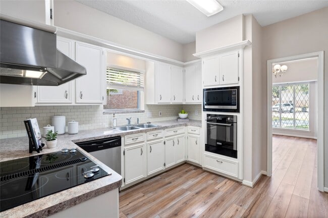 Building Photo - 5402 Summerfield Ln