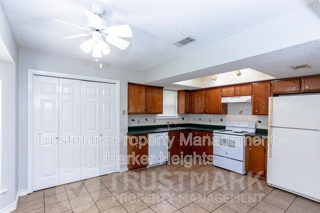 Building Photo - 1505 Spicewood Cir