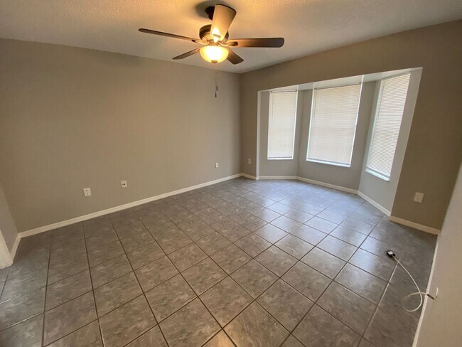 Building Photo - 3 Bedroom 2 Bath Home in East Orlando for Rent