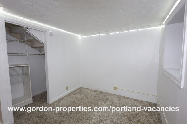 Building Photo - MOVE IN SPECIAL: SE 88th Ave - 2 bedroom a...