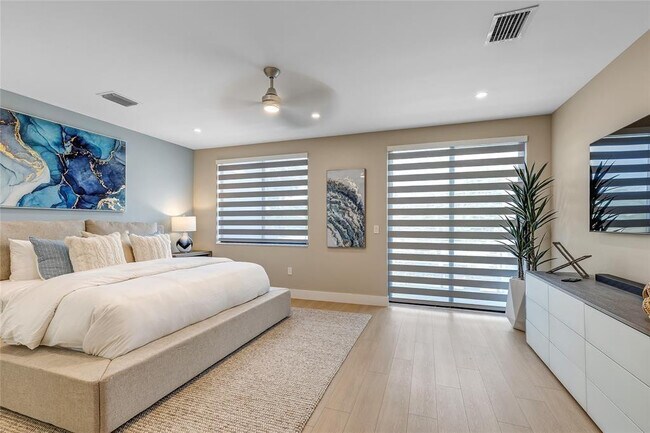 Building Photo - 811 SW 10th Terrace