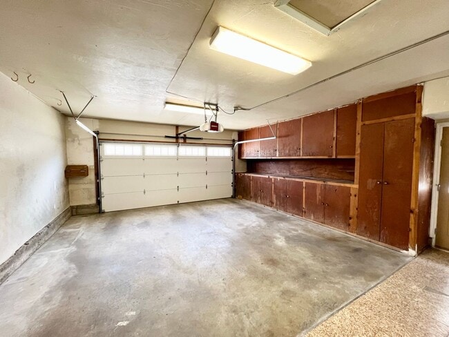 Building Photo - Updated 3-Bed / 2-Bath Single-Family Home!