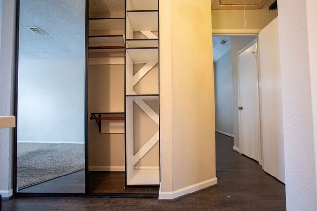 Building Photo - Beautiful 2 Bedroom, 2 Bath Townhome in Gated Community! $400 off first month rent!