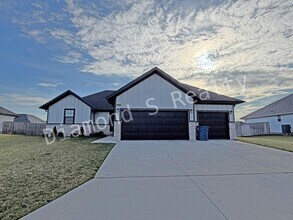 Building Photo - **Gorgeous 4-Bedroom Home in Olde World Estates Subdivision**