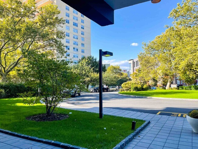Building Photo - 6050 Boulevard E
