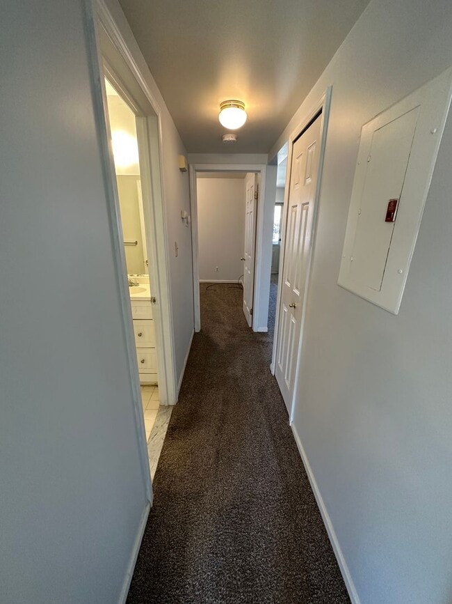 Building Photo - Adorable Condo for Rent in Warren
