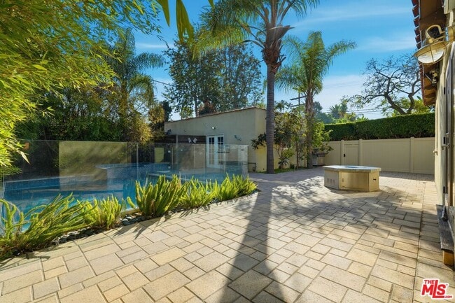 Building Photo - 5995 Saturn St