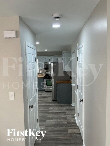 Building Photo - 900 Fisher Ct