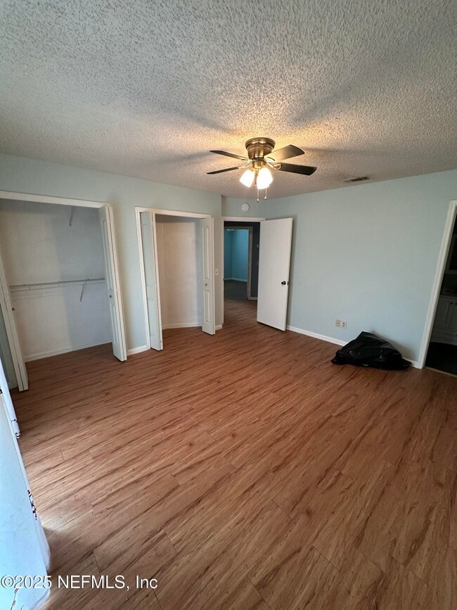 Building Photo - 1855 Alberta Ct N