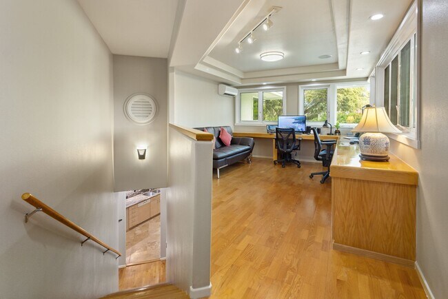 Building Photo - LUXURY RESORT 5/4.5/3+ HOME IN KAHALA, MUS...