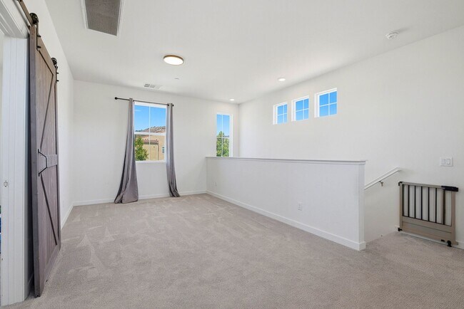 Building Photo - 4 Bedroom Townhome for rent In Murrieta