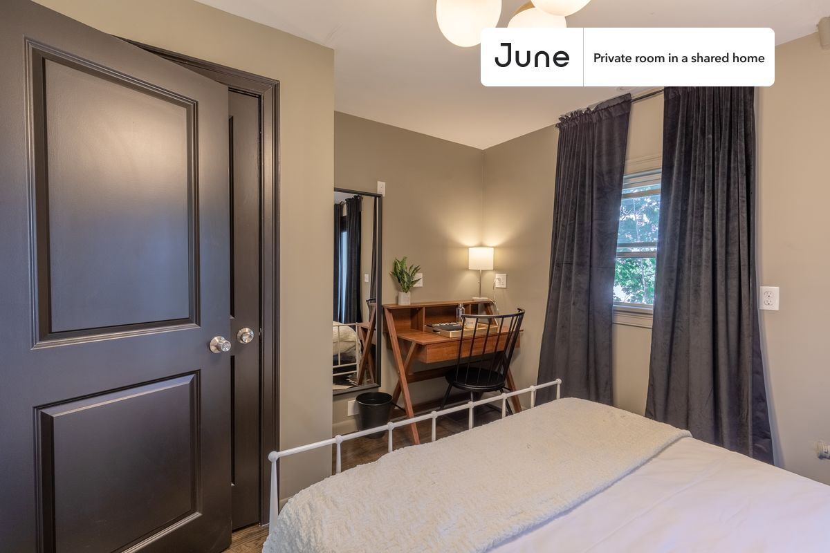 Building Photo - Room in Shared 6 bed/4 bath home in Brighton