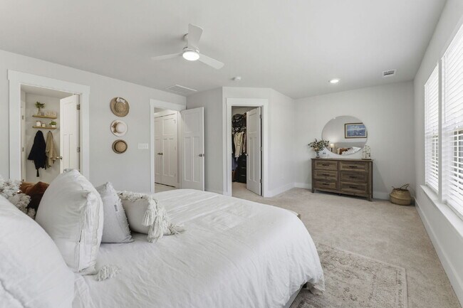 Building Photo - Luxury 3BR/2.5BA Craftsman Townhome with Designer Finishes & Open-Concept Living in Trailside at ...