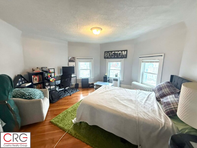 Building Photo - 53 Elm St