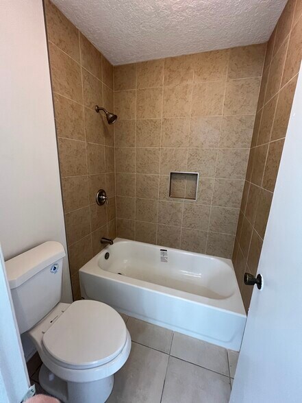 Building Photo - 2846 Bradley Ct
