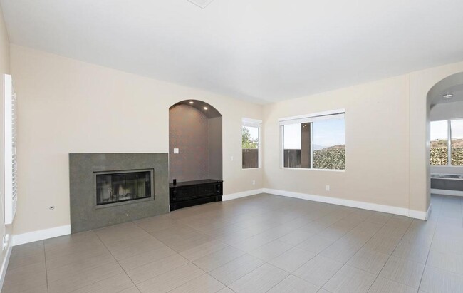 Building Photo - 6313 Avenida De Las Vistas