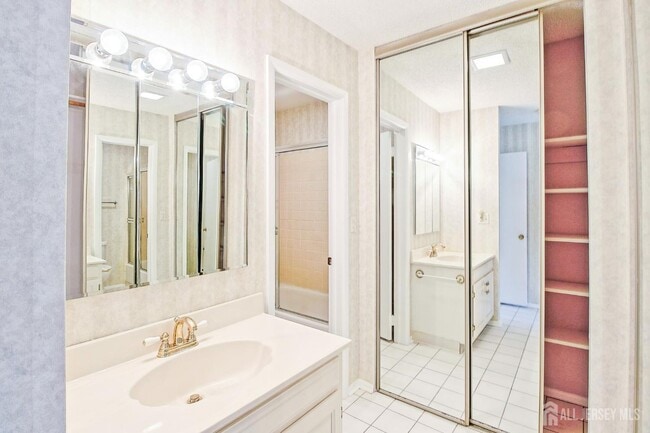 Building Photo - 332 Quinton Dr