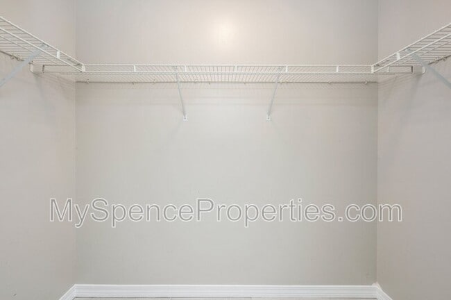 Building Photo - 440 Apple Dr