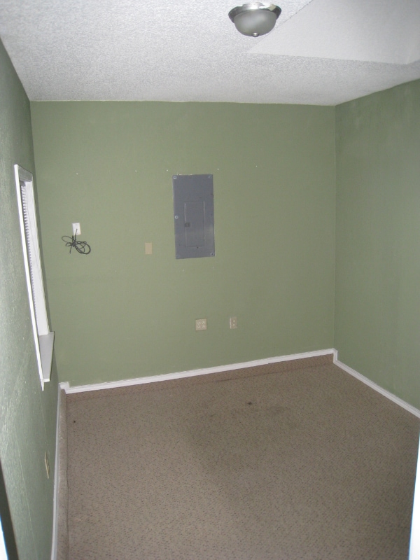 Building Photo - 1112 W 4th St