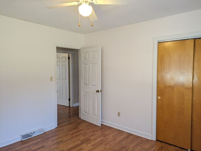 Building Photo - New listing in Mooresville!
