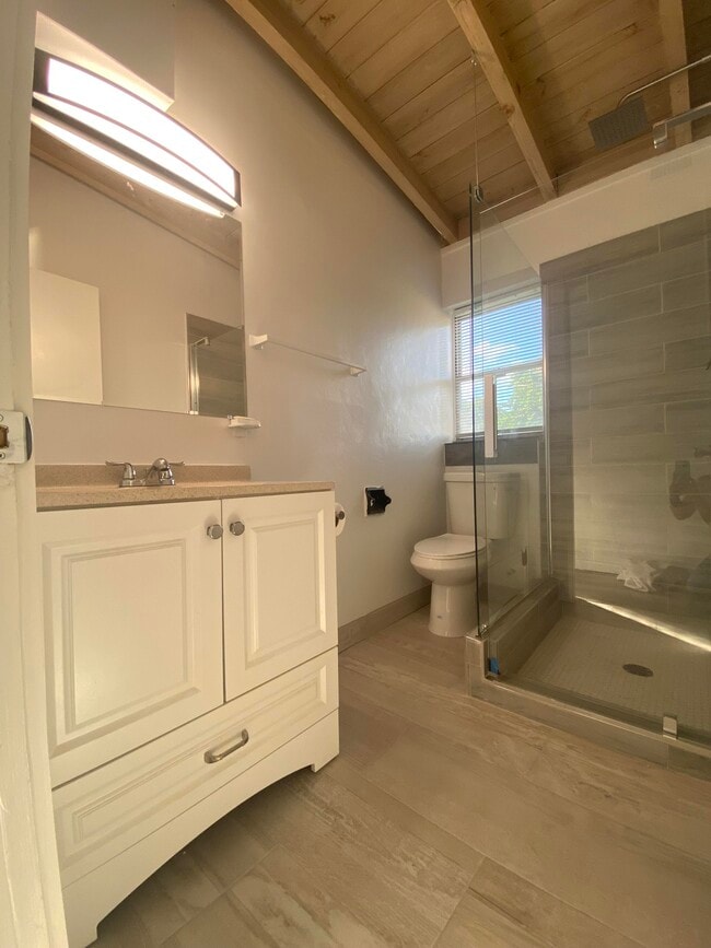 Building Photo - 109 E Hart St