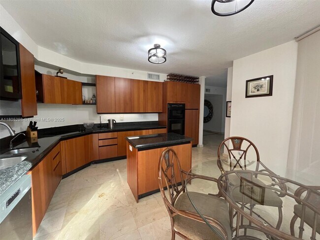 Building Photo - 17555 Collins Ave