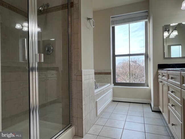 Building Photo - 485 Harbor Side St